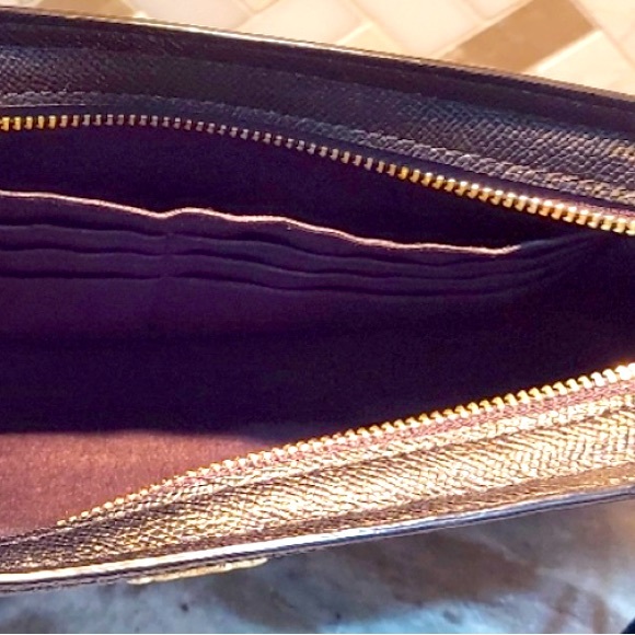 NWOT Leather Coach black clutch wristlet! Never used. Gold hardware. - Picture 5 of 8